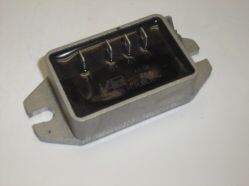 Motor generátor szabályozó 12/14V VAPE